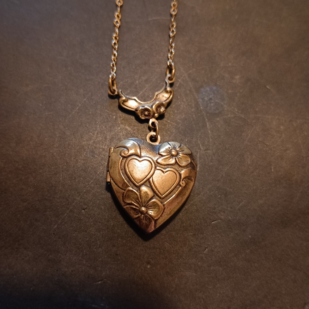 17" Pididdly Links Floral Brass Heart Locket and Chain with a Trombone Clasp